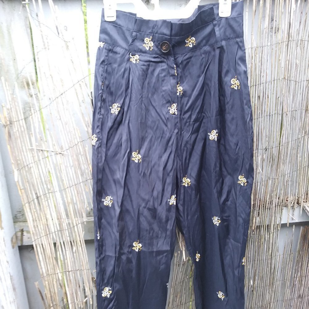 Lightweight loose high waist black trousers with yellow floral embroidery - M